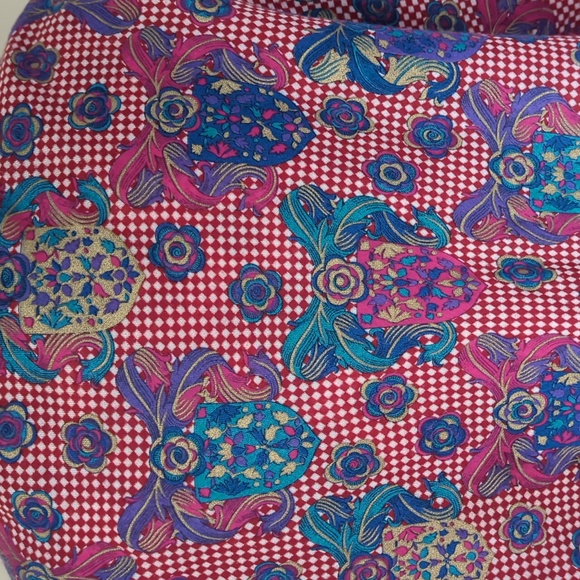 Betmar Soft Square Floral Oversized Fringed Scarf Wrap Red Blue 46.5" x 46.5" - Picture 9 of 15